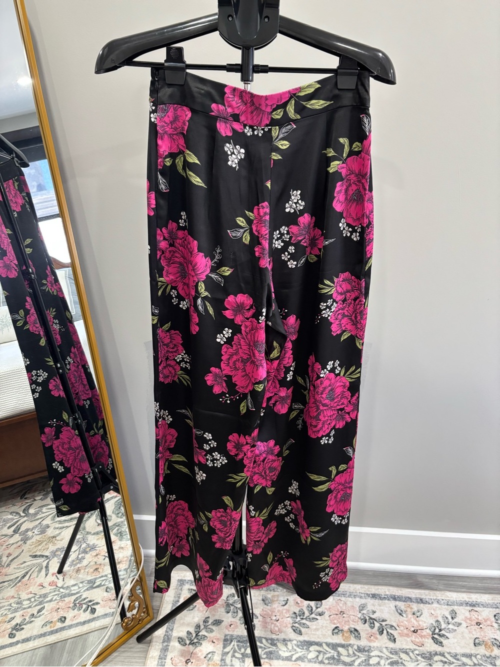 Lulus Thriving Vibes Black Floral Satin Wide Leg Pants - Picture 6 of 8